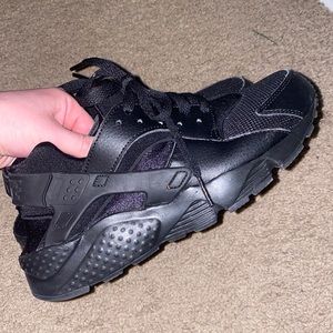 Women’s Black Nike huaraches